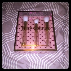 Juicy Couture Three cosmetic power brushes